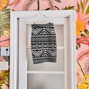#80 Chic Geometric Black and White Pencil Skirt